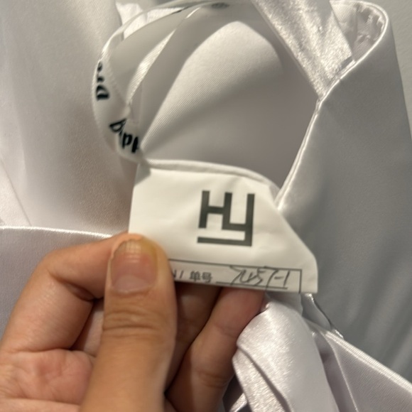 Elegant White Gown - Picture 2 of 3